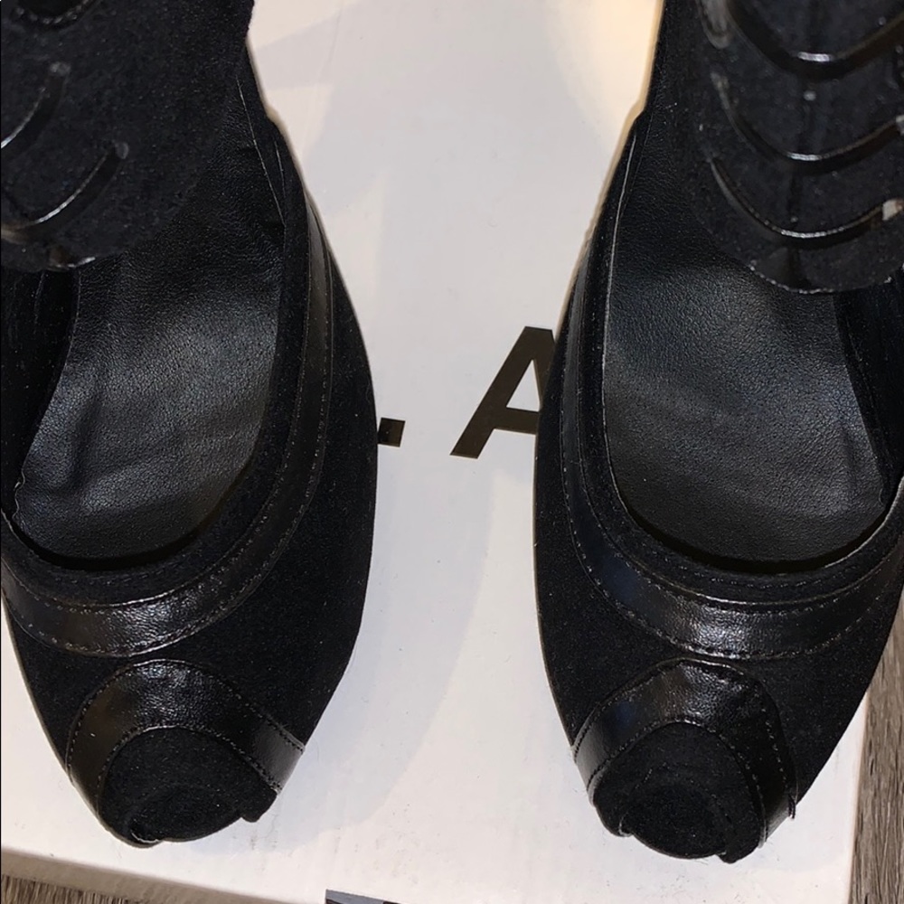 Stylish booties - Picture 3 of 5